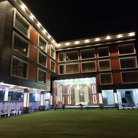 Hotel Ss Grand Lucknow Dış mekan fotoğraf