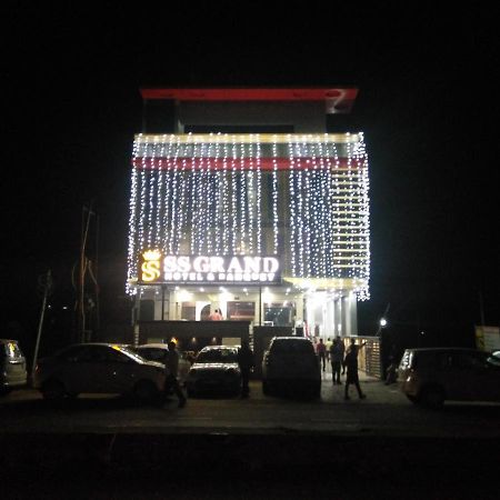 Hotel Ss Grand Lucknow Dış mekan fotoğraf