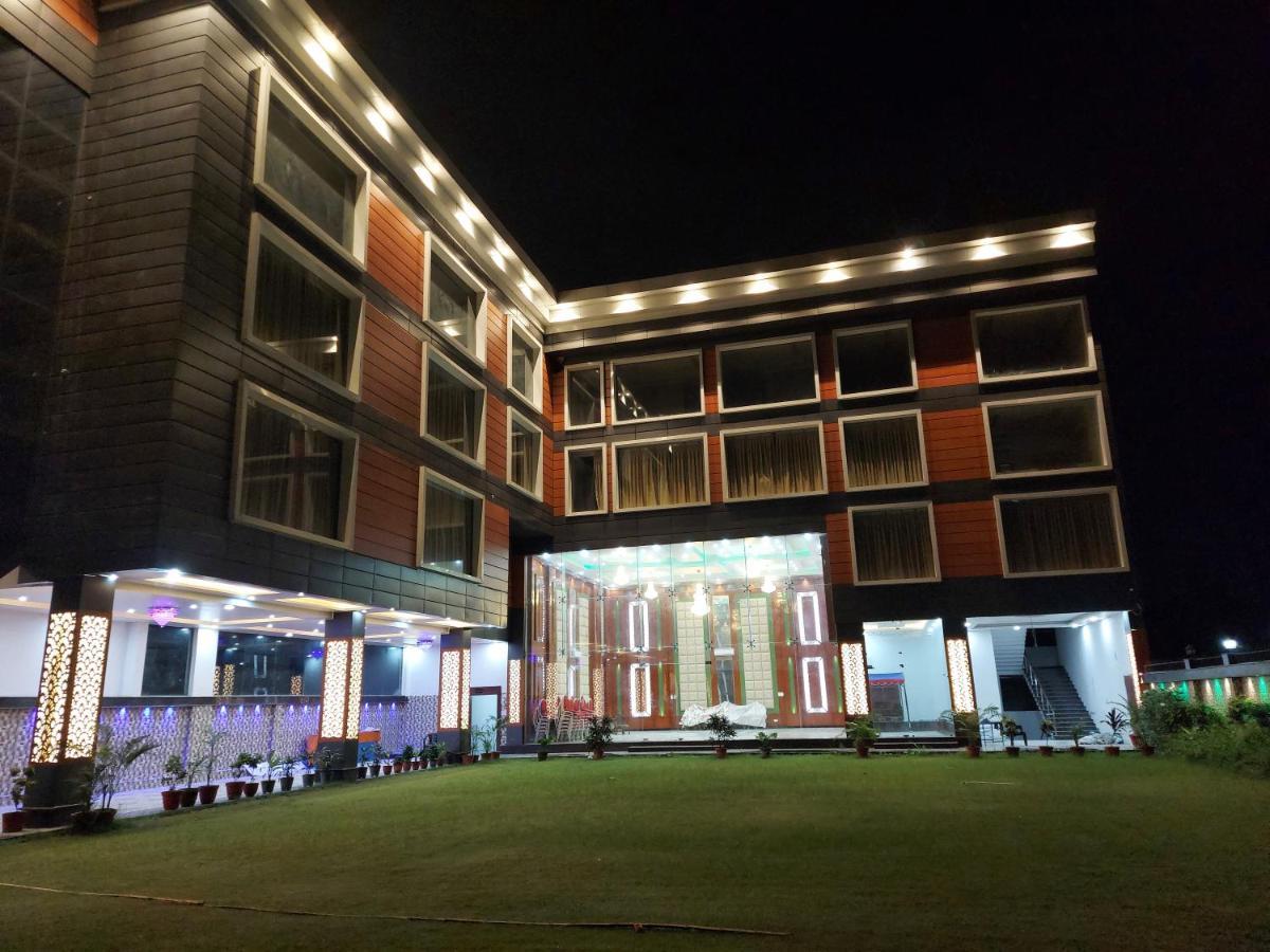 Hotel Ss Grand Lucknow Dış mekan fotoğraf
