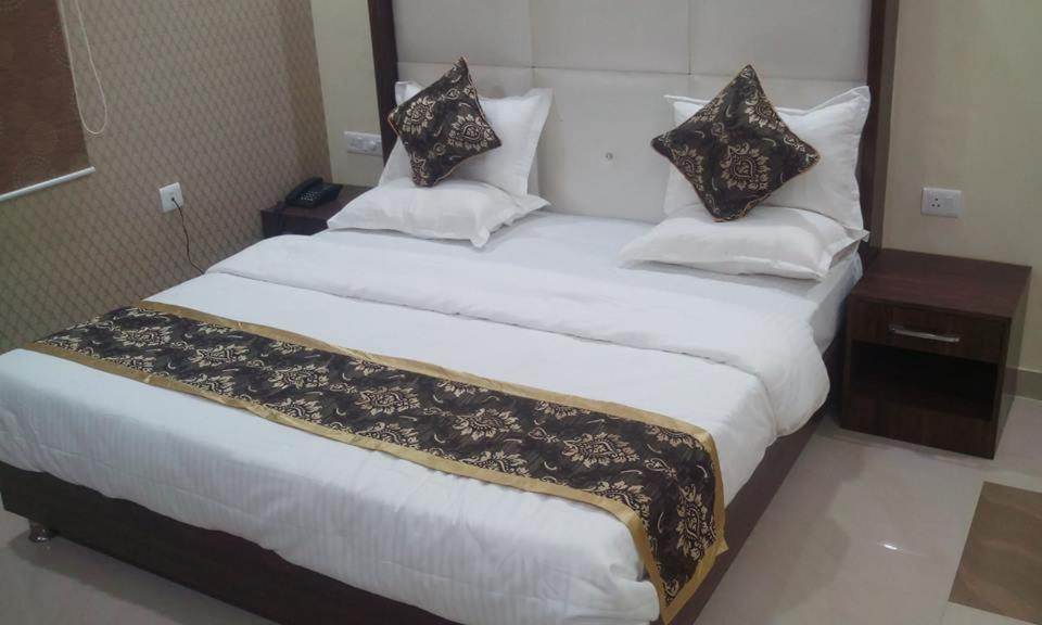 Hotel Ss Grand Lucknow Dış mekan fotoğraf